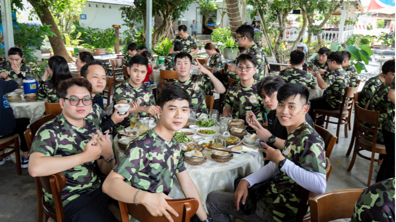 Gordon's Wedding: The New Couple Of The AXA Engineers Family 24 d7c93c3c f096 492a b746 2985ae3702cf