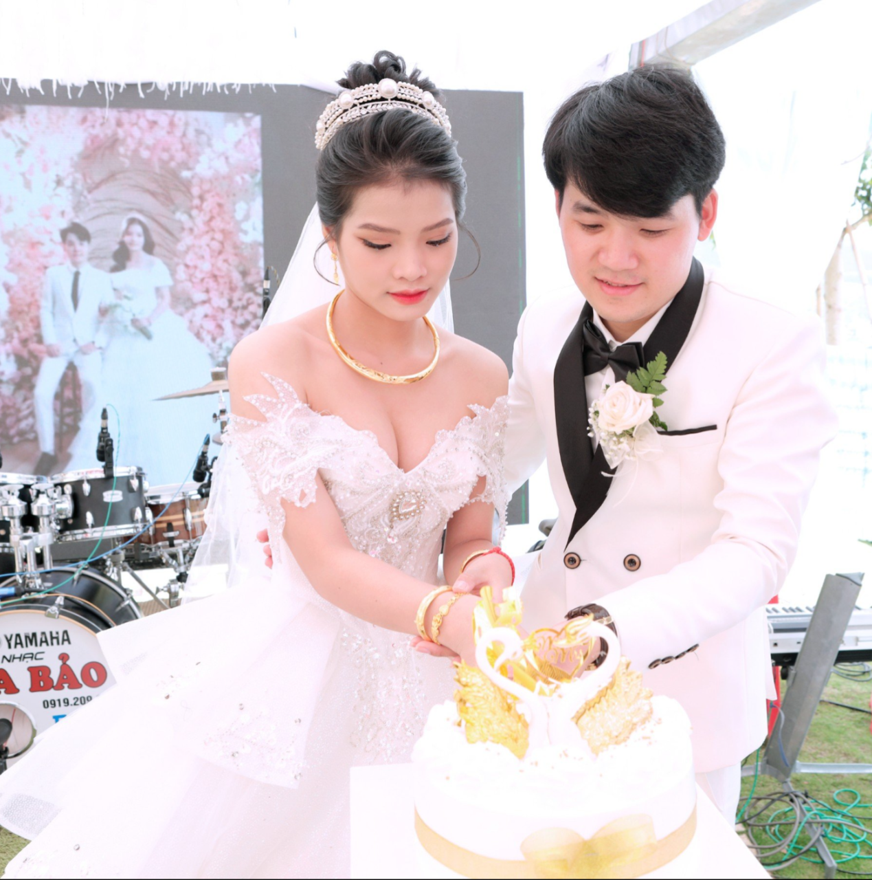 Gordon's Wedding: The New Couple Of The AXA Engineers Family 16 f6f28b87 a595 441c bd1d 39956662509e